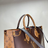 OnTheGo MM Tote bag in Monogram coated canvas, Gold Hardware