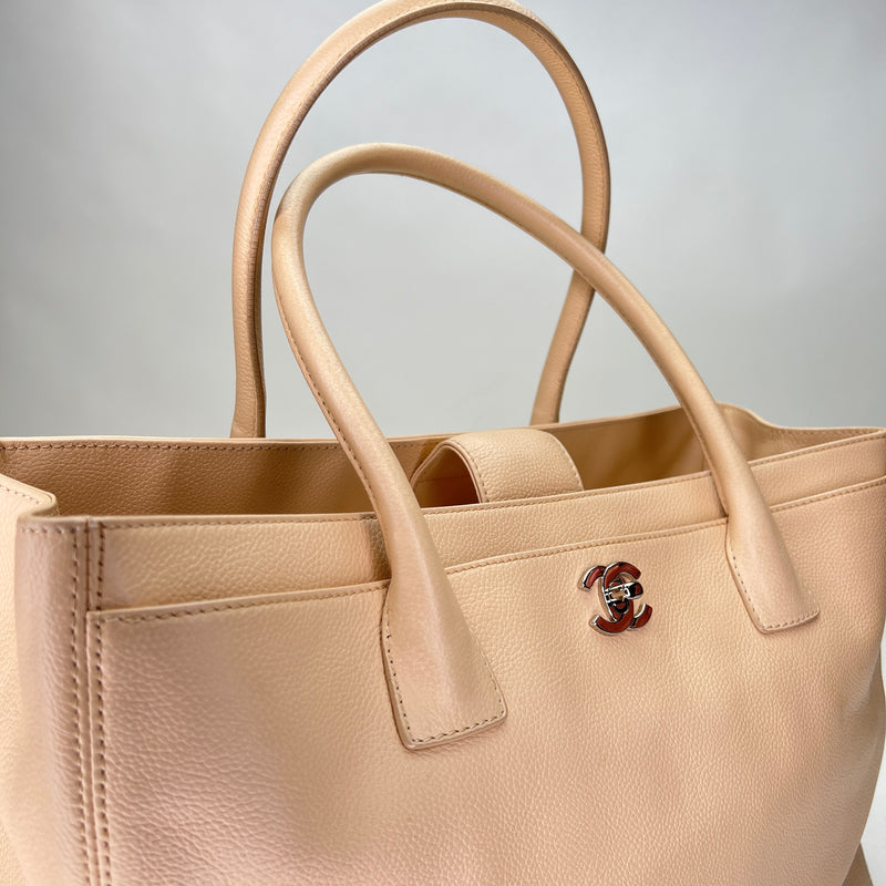 EXECUTIVE Tote bag in Caviar leather, Light Gold Hardware
