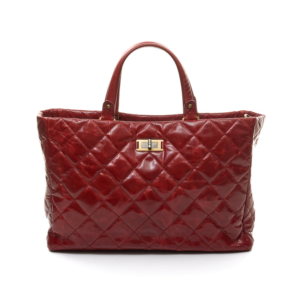 Quilted Top handle bag in Patent leather, Gold Hardware