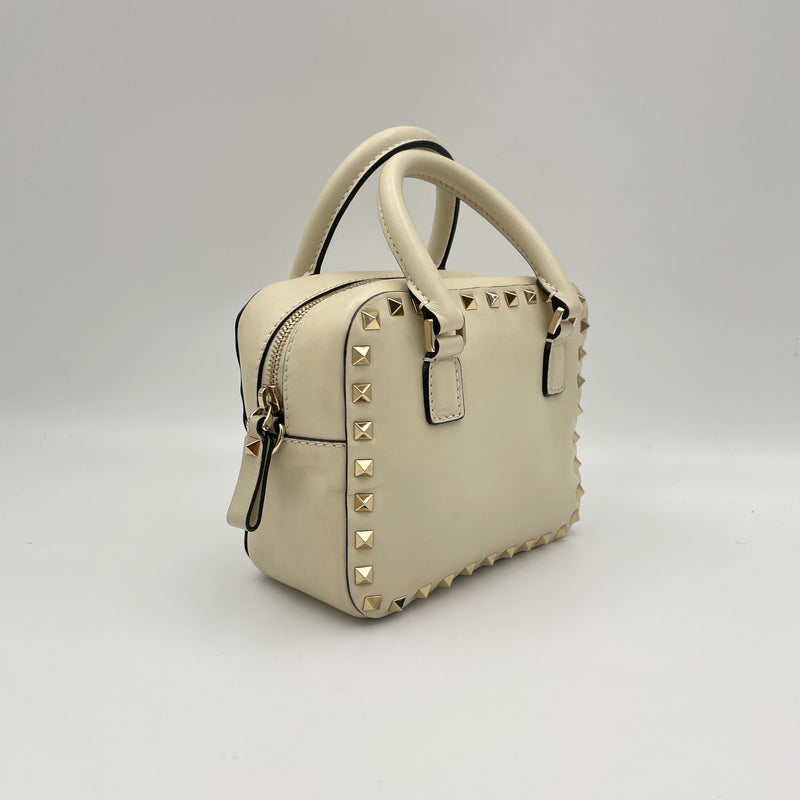 Rockstud Top handle bag in Calfskin, Gold Hardware