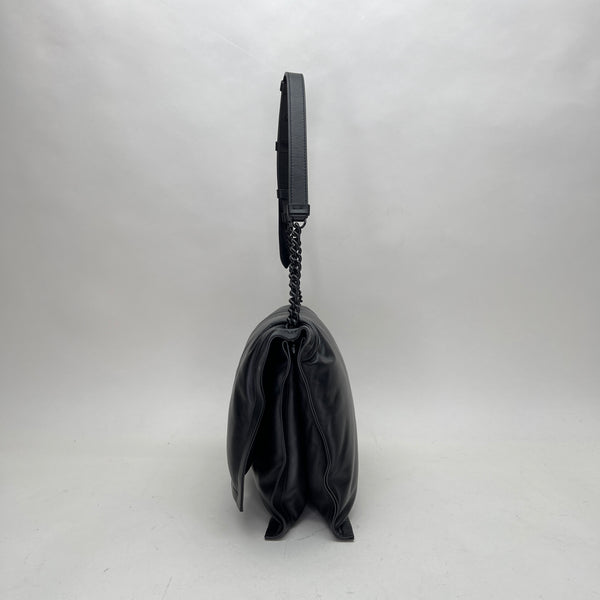 Viva Bow Shoulder bag in Calfskin, Lacquered Metal Hardware