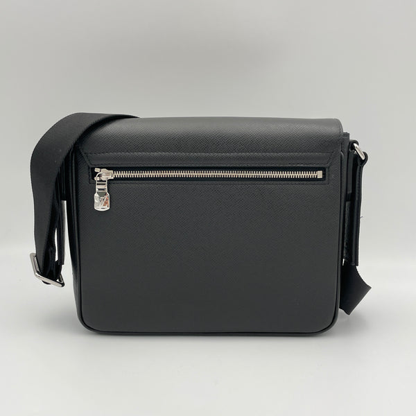 District PM Messenger bag in Cowhide leather, Silver Hardware