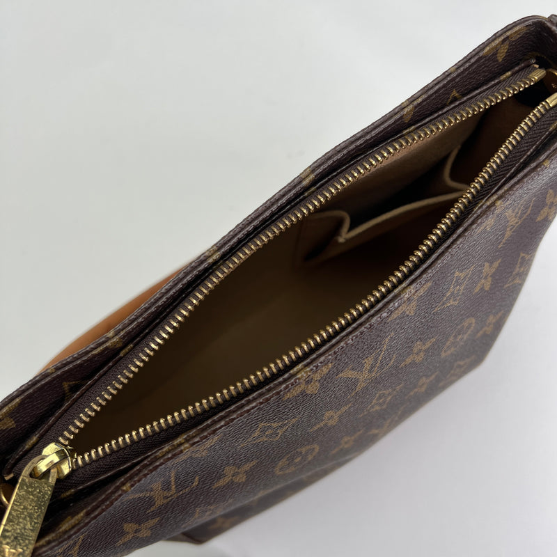 Louis Vuitton Monogram Looping MM Shoulder bag in Monogram coated canvas, Gold Hardware