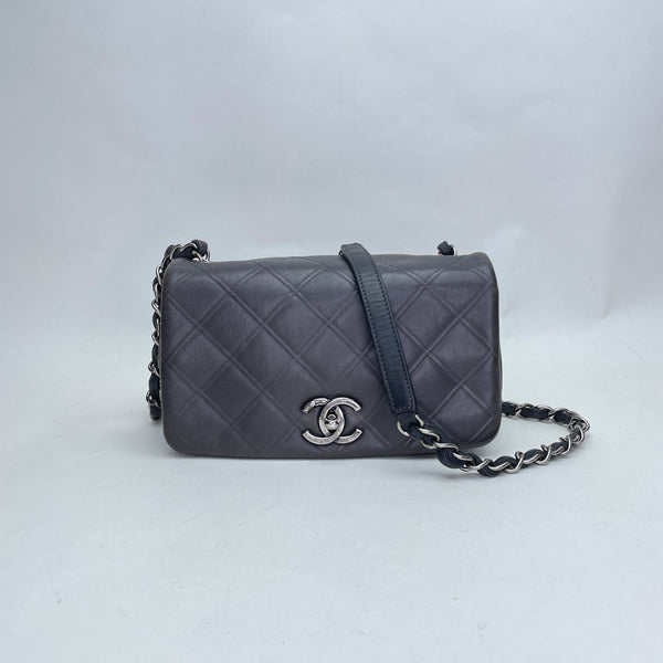 Quilted Flap Bag One Size Crossbody bag in Lambskin, Ruthenium Hardware