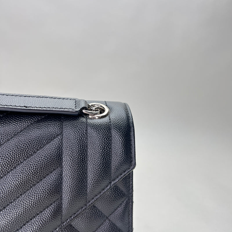 Envelope Medium Shoulder bag in Caviar leather, Silver Hardware