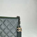 O Case Gabrielle Green Clutch in Lambskin, Mixed hardware