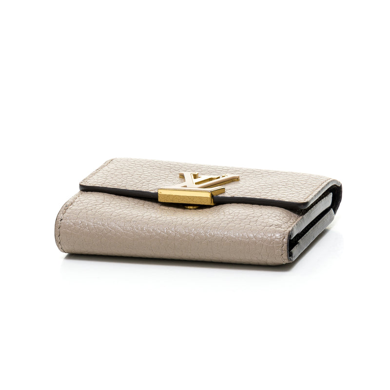 Capucines Compact Wallet in Taurillon leather, Gold Hardware